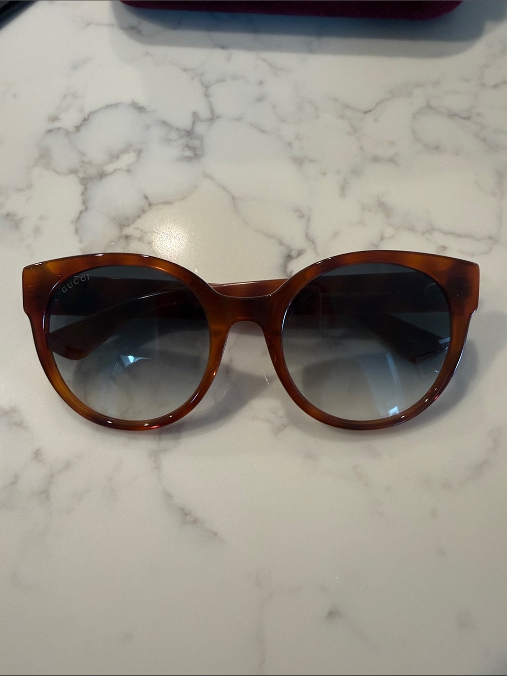 Gucci Tortoiseshell Round Women's Sunglasses with Burgundy soft and hard case - Picture 5 of 8